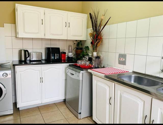 2 BEDROOM TOWNHOUSE FOR SALE IN ASHLEY